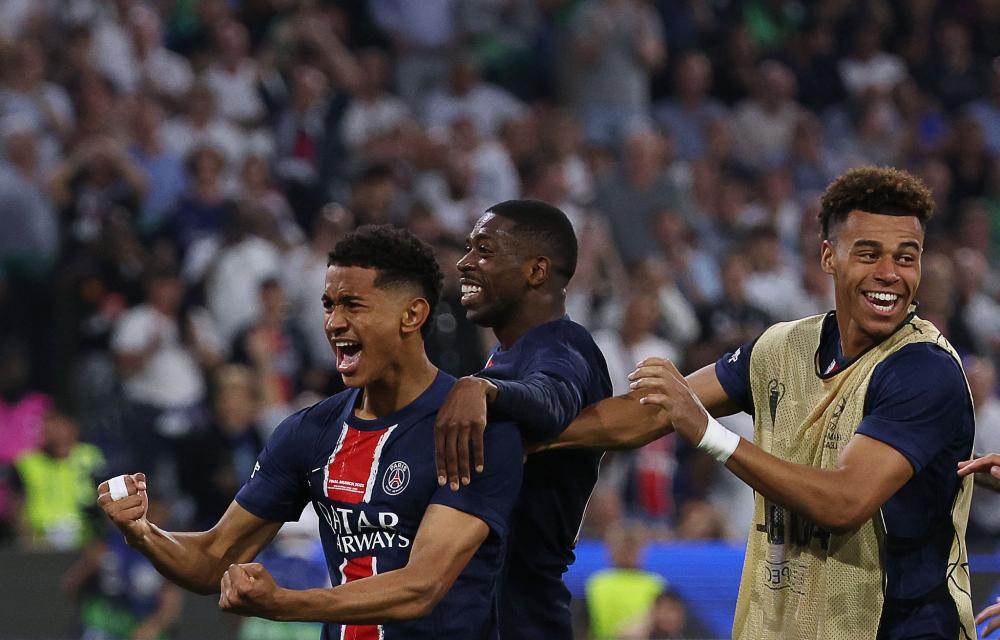 这队的高位逼抢太窒息了