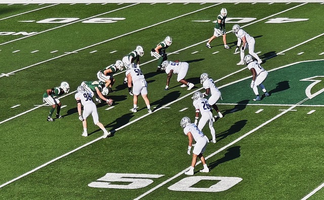 曼联、利物浦近五轮各1胜，英超积分榜曼联积22分，领先利物浦。